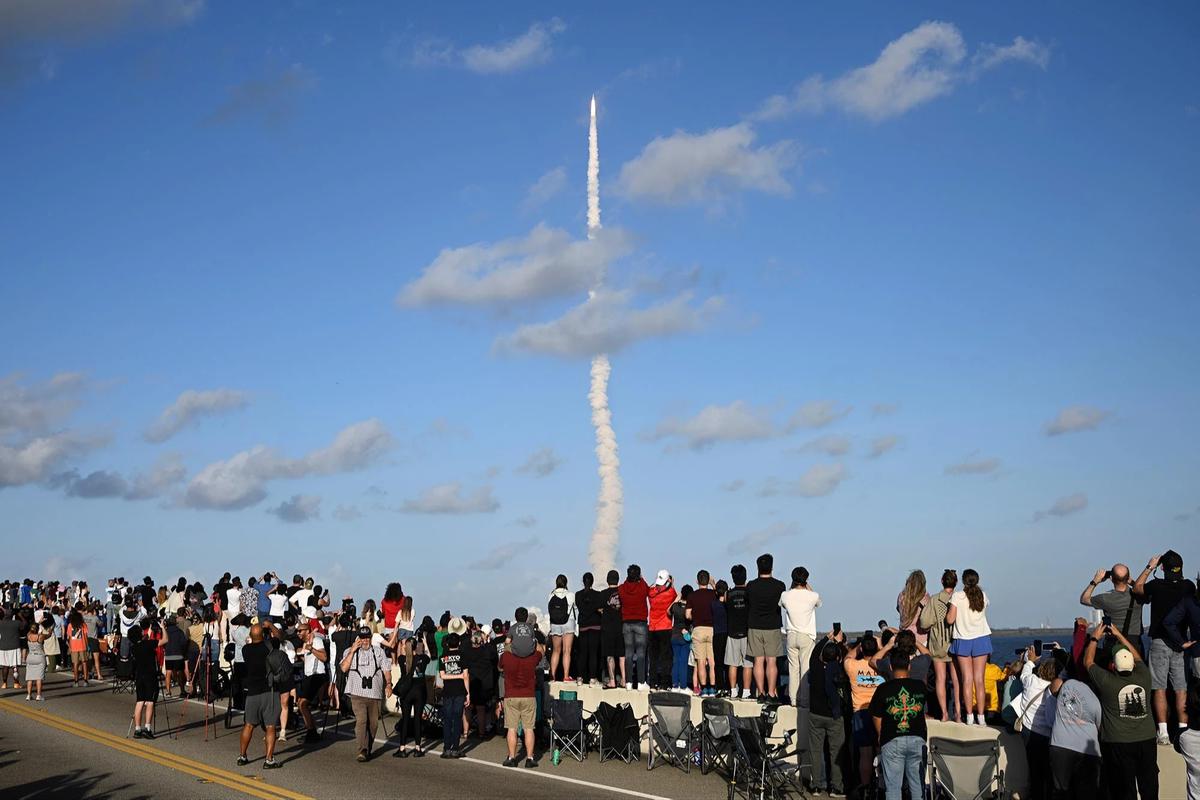 FOTO: Artemis II Bawa Manusia Kembali Mengelilingi Bulan Setelah 50 Tahun