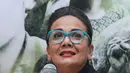 Christine Hakim memberikan keterangan saat konferensi pers film Boven Digoel, Jakarta, Senin (6/2).  Rencananya Film Boven Digoel bakal mulai tayang di bioskop pada 9 Februari 2017 mendatang. (Liputan6.com/Herman Zakharia)