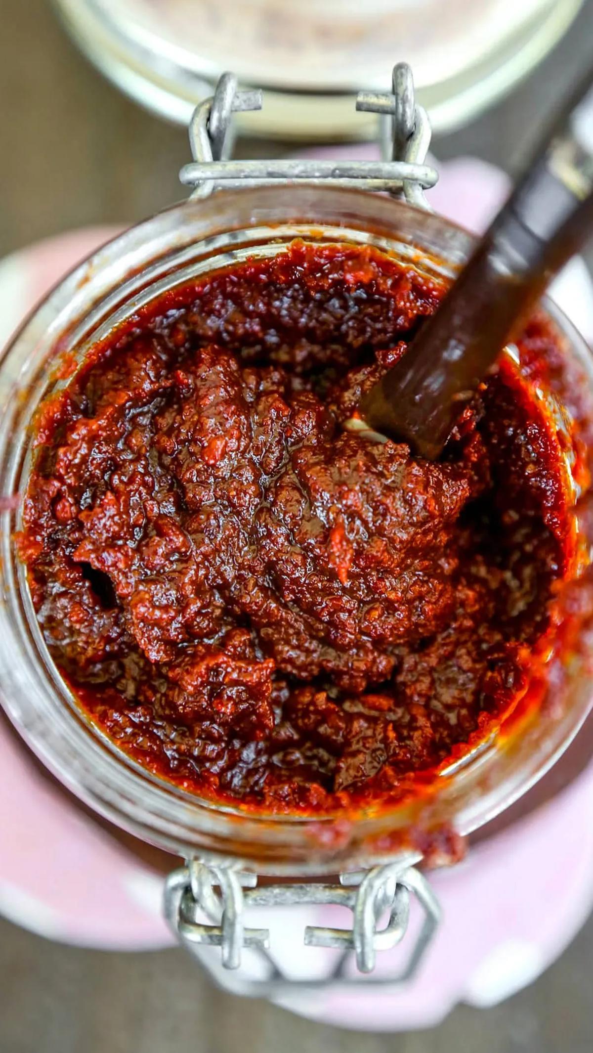 Dengan memahami kandungan gizi dan efek positifnya pada tubuh, kita dapat menikmati cita rasa Korea sambil merawat kesehatan secara holistik.