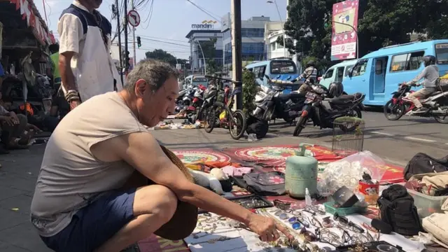 Bergelimang Harta Triliunan Rupiah, Konglomerat Tak Sungkan Belanja di Pasar Loak Jatinegara