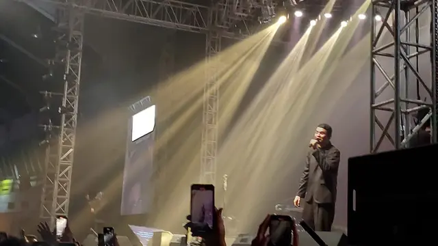 Penonton Konser Tulus Tur Manusia di Surabaya di Bawah Jumlah Kapasitas Venue