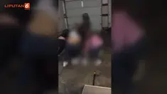 Kejadian mengerikan ini dilakukan oleh teman-teman Naomi yang diduga dalam pengaruh minuman alkohol.
