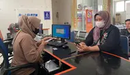 PT Pos Indonesia (Persero) telah memulai penyaluran bantuan subsidi upah (BSU) sejak Rabu 2 November 2022 (Istimewa)
&nbsp;