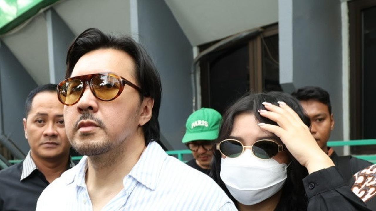 Potret David Eks Naif Dampingi Audrey Davis ke Pengadilan Untuk Kasus Video Syur, Persidangan Ditunda Besok