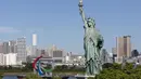 Simbol Paralimpiade "Three Agitos" terlihat dipasang di Taman Laut Odaiba, Tokyo pada Jumat (20/8/2021). Paralimpiade Tokyo 2020 berlangsung 24 Agustus hingga 5 September mendatang setelah ditunda setahun akibat pandemi Covid-19. (Yuichi Yamazaki/Pool Photo via AP)