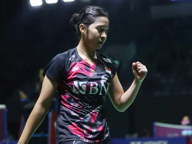 Pebulu tangkis tunggal putri Indonesia berperingkat 32 BWF, Ester NurumI Tri Wardoyo membuat kejutan pada hari pertama babak 32 besar turnamen bulu tangkis Indonesia Open 2024 dengan mengalahkan wakil Jepang berperingkat 16 BWF, Nozomi Okuhara di Istora Senayan, Jakarta, Selasa (4/6/2024). Menang dua game langsung 21-17, 21-16, Ester melaju mulus ke babak 16 besar untuk menantang unggulan ke-6 asal China, Wang Zhi Yi. (Bola.com/M Iqbal Ichsan)