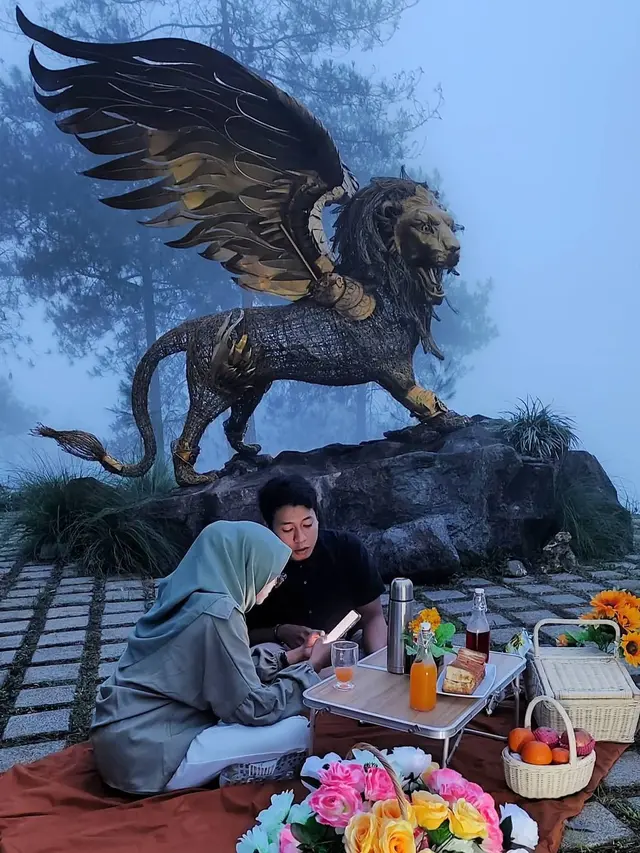 Salah satu spot foto di Taman Langit Gunung Banyak.
