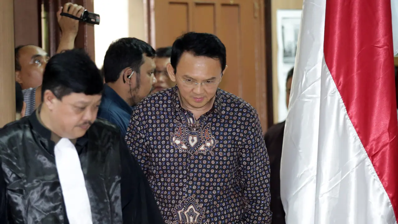 20161227-Hakim Bacakan Putusan Sela dalam Sidang Ahok-Jakarta
