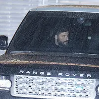 Kendall Jenner tak punya waktu untuk draa. Pada 26 Februari lalu ia terlihat makan malam dengan pria misterius. (Splash News/HollywoodLife)