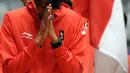 Salah satu kontingen Indonesia untuk Asian Games 2018 memberikan hormat pada bendera Merah Putih saat upacara pengukuhan di Istora Senayan, Jakarta, Minggu (5/8). Upacara dipimpin Menko PMK Puan Maharani. (Liputan6.com/Helmi Fithriansyah)