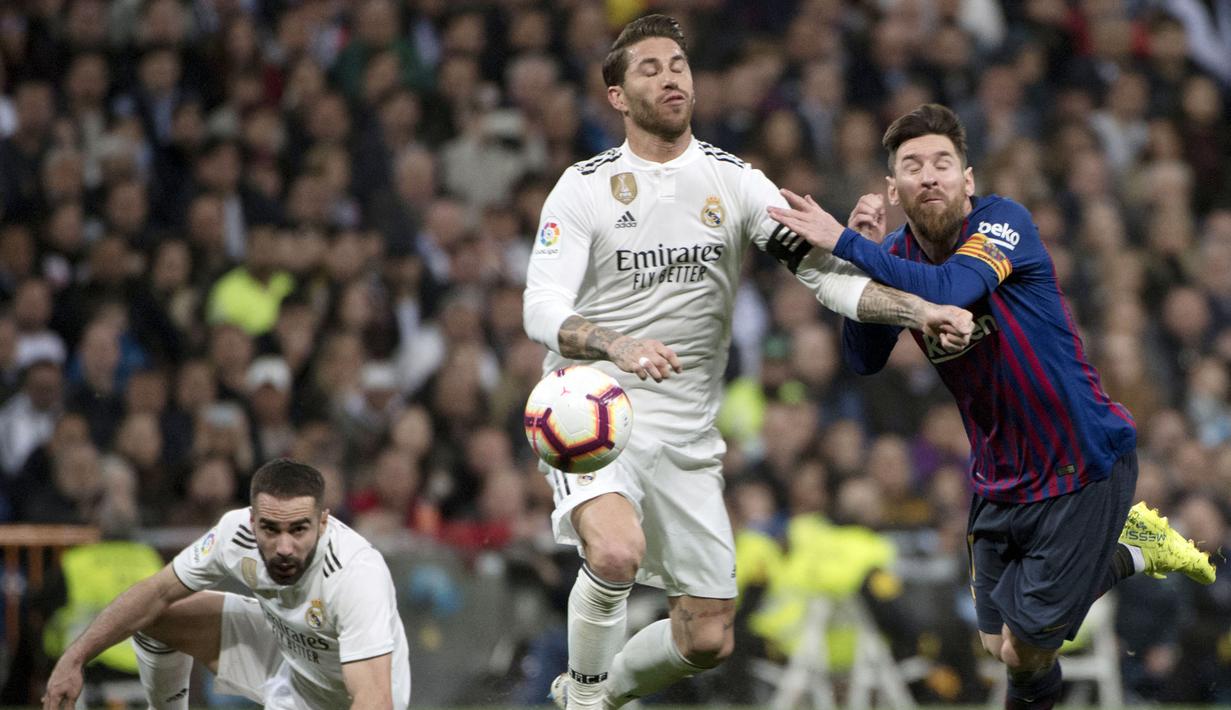 Ramos dan Messi terakhir kali berhadapan sebagai lawan pada Oktober 2020 lalu. Ramos membawa Madrid menang 3-1 atas Barcelona. Ramos mencetak satu gol ke gawang Barcelona lewat eksekusi penalti. (Foto: AFP/Curto De La Torre)