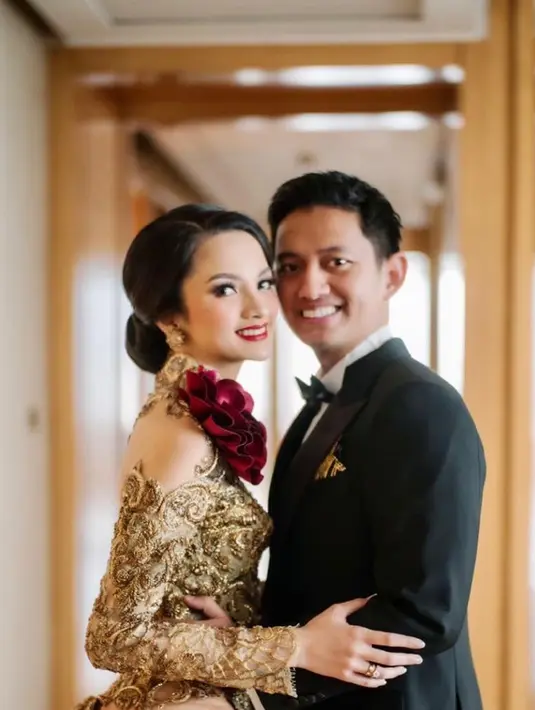 Usai melangsungkan akad nikah pada Sabtu (5/3), CEO Ruangguru Belva Devara dan Sabrina Anggraini menggelar resepsi Mewah pada Minggu (6/3) di Hotel Raffles, Jakarta. (Instagram/sabrinaanggraini).