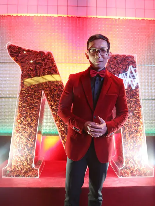 'Enggak sampai sejam dapat 2 kilogram tutup botol minum. Kan, sinting,' ujar Indra Herlambang. (Nurwahyunan/Bintang.com)