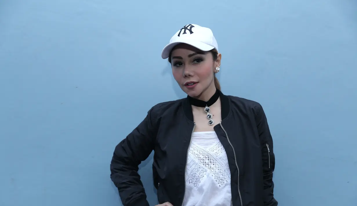 Beberapa foto Femmy Permatasari dan Vicky Prasetyo di media sosial. Bahkan, ada juga percakapan lewat chat terkait acara di Bali yang akan dilakukan pada Mei mendatang. (Galih W. Satria/Bintang.com)