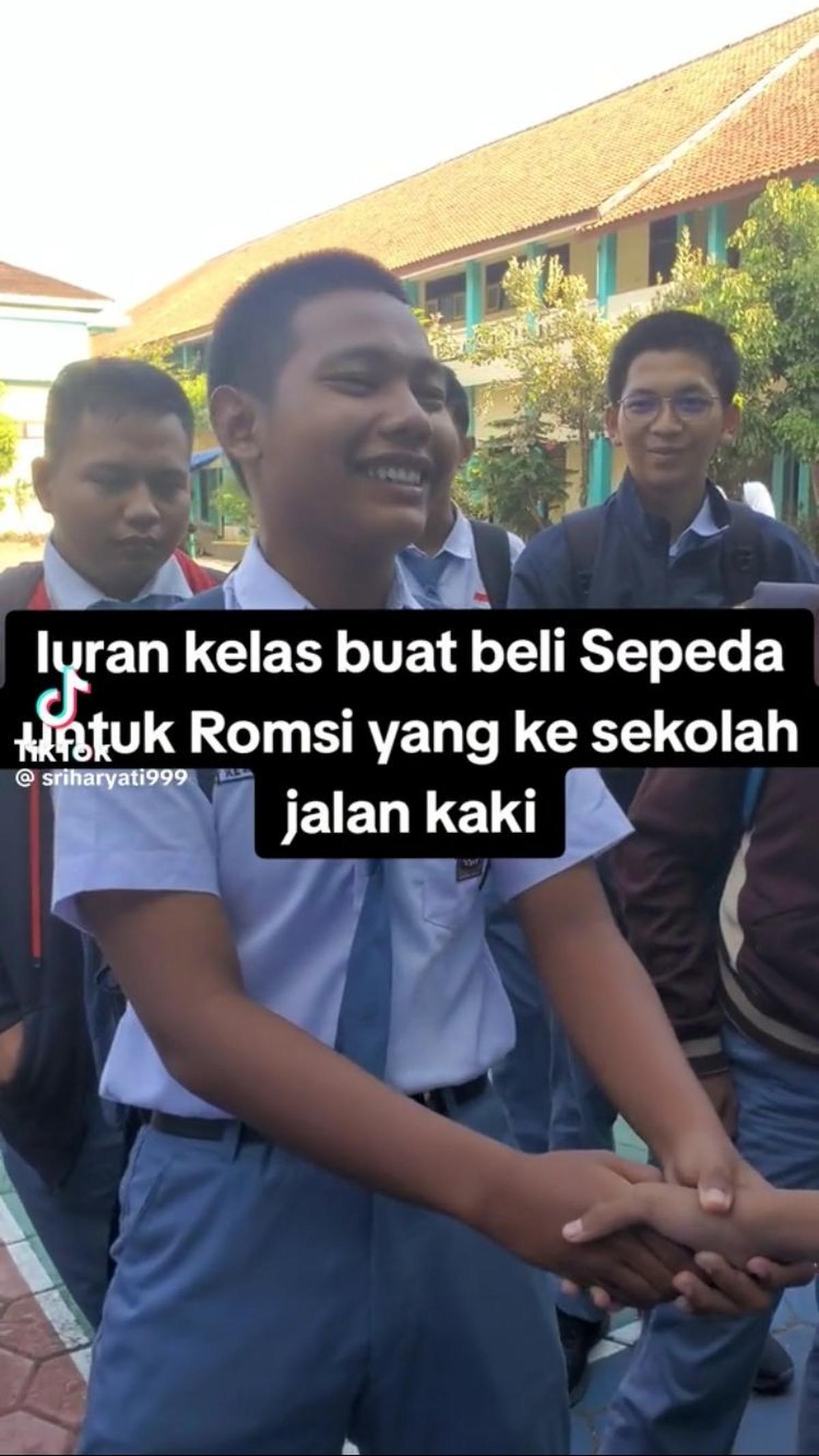 Viral Anak SMA Iuran Belikan Sepeda untuk Temannya yang ke Sekolah Jalan Kaki, Tuai Pujian