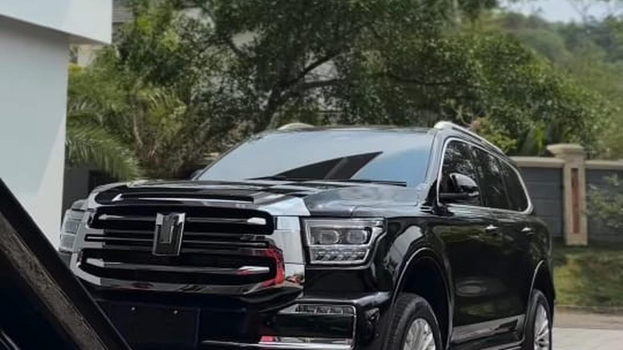 Verrell Baramsta Hadiahi Ibu Sambung Mobil Mewah