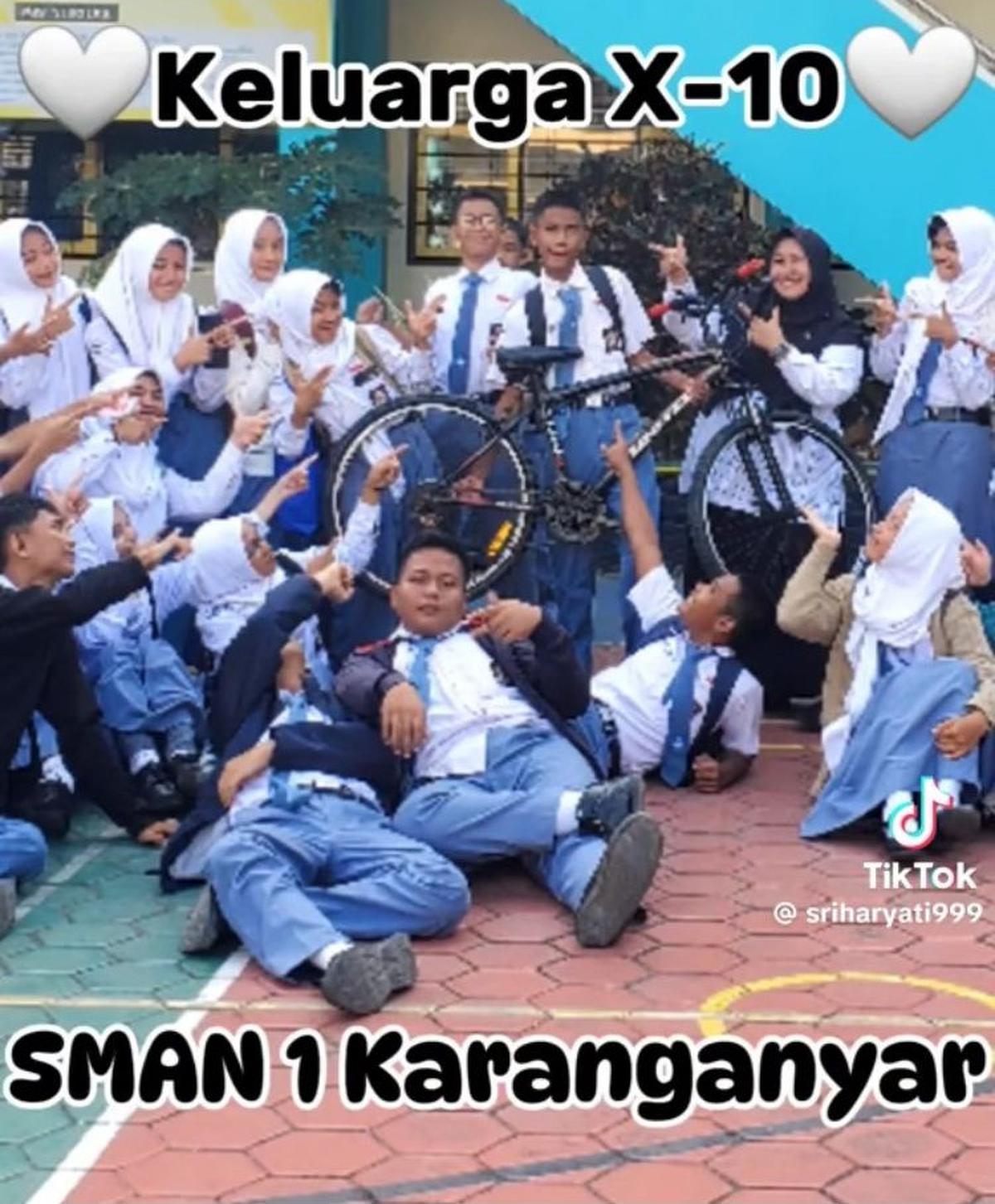 Viral Anak SMA Iuran Belikan Sepeda untuk Temannya yang ke Sekolah Jalan Kaki, Tuai Pujian