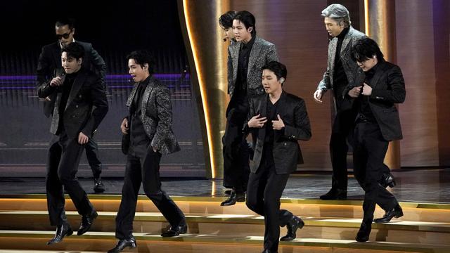 FOTO: BTS Meriahkan Panggung Grammy Awards 2022