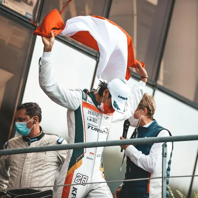 6 Potret Sean Galael di Sirkuit, Pembalap Formula 2 Kebanggaan Indonesia