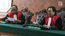 Hakim Ketua saat sidang sidang gugatan perbuatan melawan hukum terkait perjanjian konsesi antara PT KCN dengan PT KBN di PN Jakarta Utara, Selasa (17/4). Sidang dengan agenda replik tersebut ditunda pekan depan. (Liputan6.com/Arya Manggala)