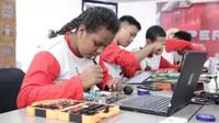 Anak muda di Papua yang tergabung dalam Youth Creative Hub (PYCH) akan segera meluncurkan brand smartphone dan laptop pertama di Papua dengan nama TOP.ID (Istimewa)