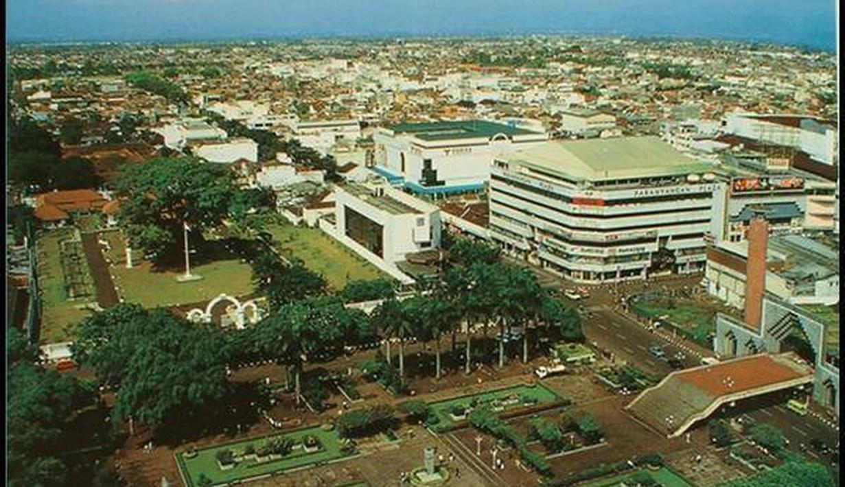 Foto udara yang memperlihatkan perspektif lain dari Alun-Alun Bandung. (Source: Facebook/I Love Bandung)