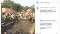 Seperti dilansir akun Instagram @fakta.indo, Selasa (29/10/2019), terlihat kemacetan di jalan karena puluhan motor berhenti saat mengetahui adanya razia dari aparat Kepolisian.