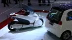 Beginilah penampakan sepeda motor roda tiga keluaran suatu perusahaan terkemuka di Jepang. 