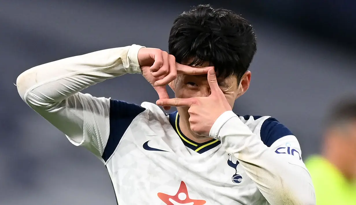 Heung Min-Son sering dianggap pemain Asia terbaik saat ini. Ia tercatat telah menorehkan 73 gol dan 43 assist dari 202 penampilannya bersama Tottenham Hotspur. Sun juga pernah berkarier di Liga Jerman bersama Hamburg SV dan Bayer Leverkusen. (AFP/Pool/Shaun Botterill)