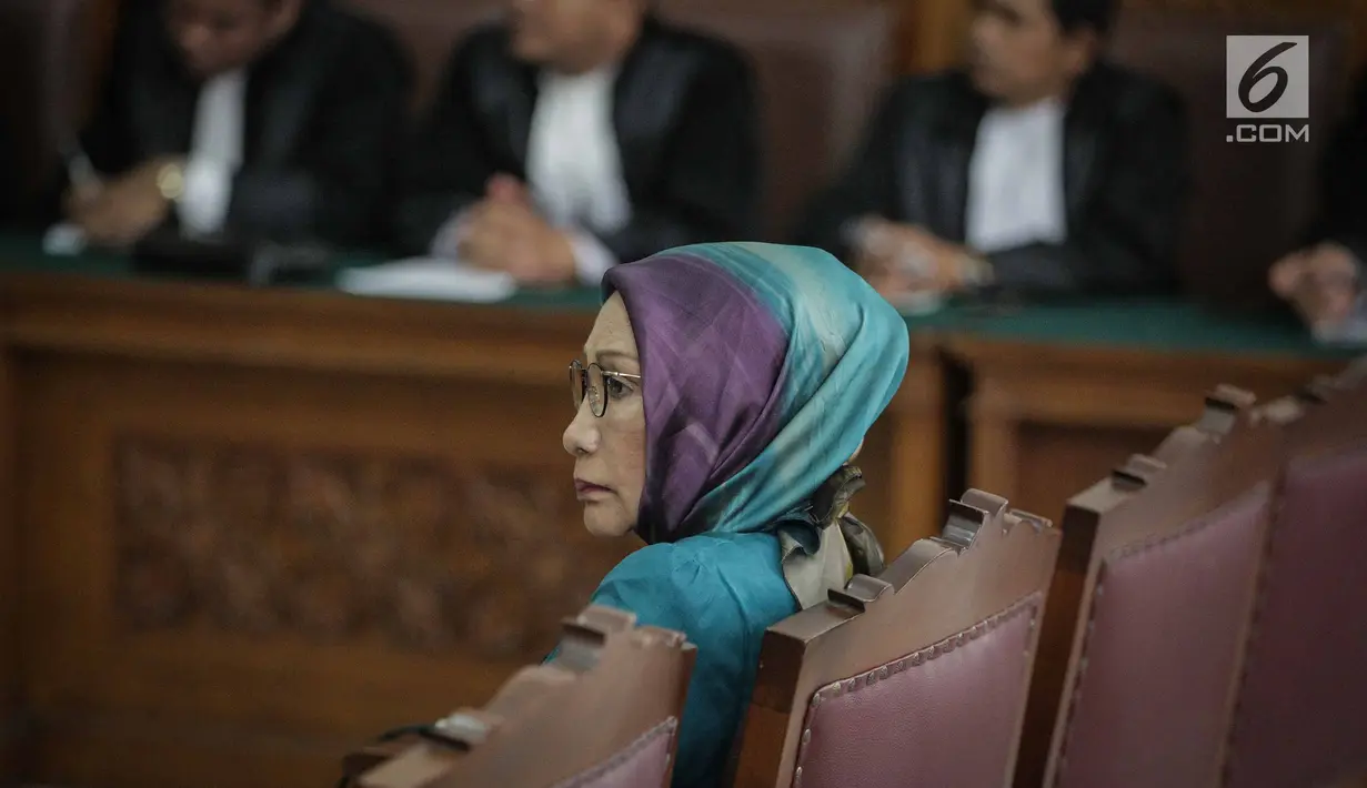 <p>Terdakwa kasus dugaan penyebaran berita bohong atau hoaks, Ratna Sarumpaet menjalani sidang lanjutan di PN Jakarta Selatan, Selasa (19/3). Sidang Ratna Sarumpaet tersebut beragendakan pembacaan putusan sela. (Liputan6.com/Faizal Fanani)</p>