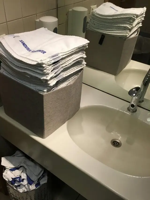 7 Potret Fasilitas Umum Unik di Negara Skandinavia, Toilet dengan Pemandangan Kota