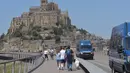 <p>Biara Mont-Saint-Michel yang menakjubkan di Prancis telah mencapai usia yang sangat matang. Usianya kini menginjak 1.000 tahun sejak peletakan batu pertamanya. (JEAN-FRANCOIS MONIER/AFP)</p>