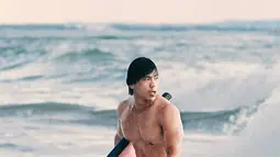 Hingga saat ini Dian Sidik pun masih tetap eksis. Belum lama ini ia pun terlibat dalam sebuah film sebagai salah bertema militer. Film yang digarap bersama TNI AU ini berjudul Serigala Langit. Dalam berakting, meski tampil garang ia kerap memerankan karakter yang kocak.(Liputan6.com/IG/@diansidik_)