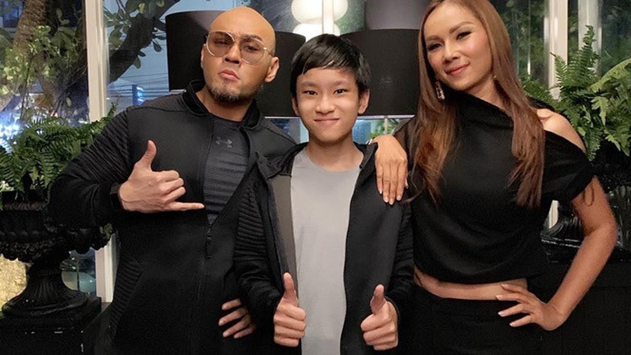 Potret Kompak Deddy Corbuzier dengan Mantan Istrinya yang Muslim, Kalina Ocktaranny