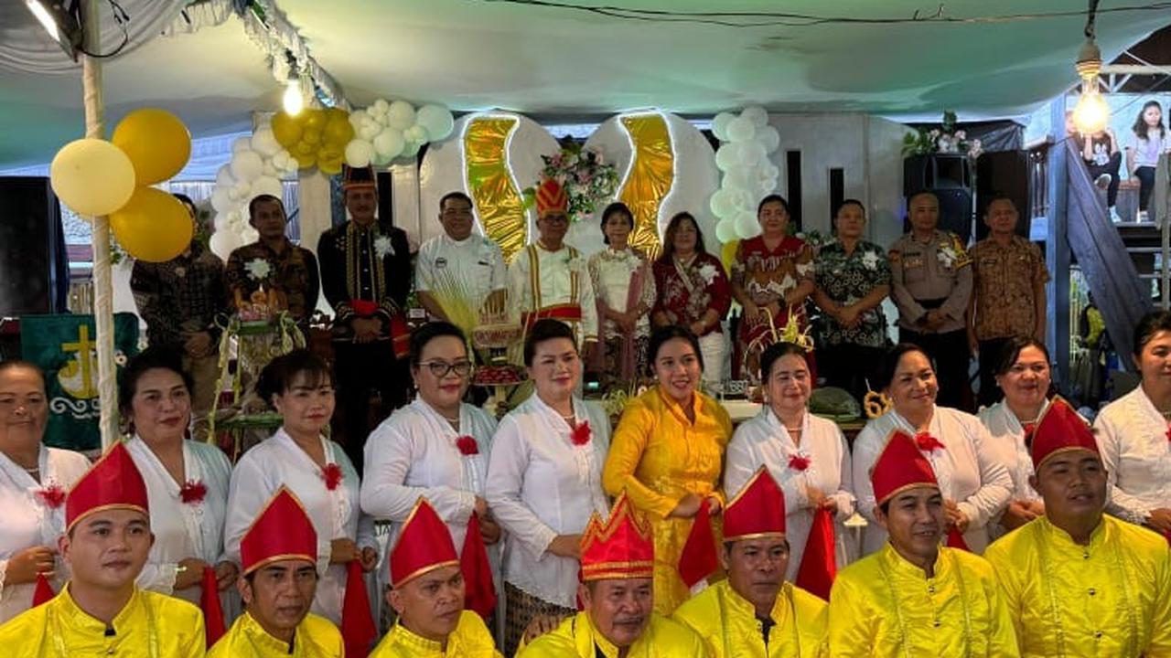 Alfred Denny Tuejeh (ADT) menghadiri perayaan Hari Ulang Tahun Desa Tanggari yang ke-681