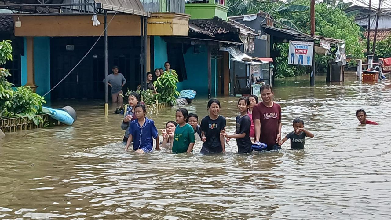 Penampakan Banjir Menerjang Empat Kecamatan di Kabupaten Tangerang, 725 Orang Mengungsi