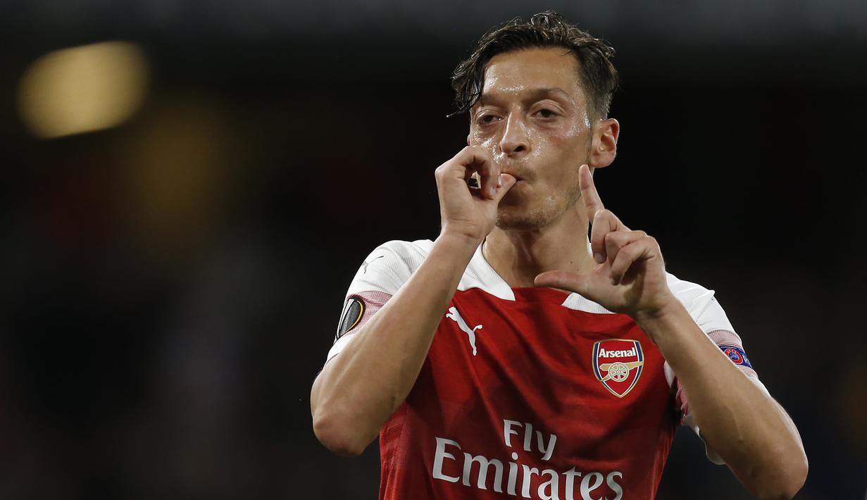 7. Mesut Ozil (28,7 juta dolar) - Ozil memperoleh 28,7 juta dolar dari 23,2 juta dolar gaji dan bonus serta 5,5 juta dolar dari iklan. (AFP/Ian Kington)
