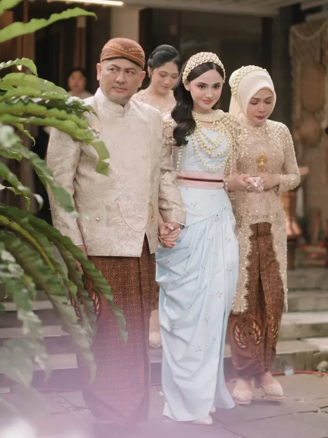 6 Potret Keluarga Syifa Hadju di Pengajian dan Siraman, Busana Anggun Penuh Makna