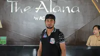 Kapten Perseru Serui, Arthur Bonai sudah tiba di Hotel Alana, Solo (Liputan6.com/Fajar Abrori)