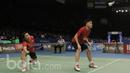 Pasangan Indonesia-Malaysia Hendra Setiawan / Boon Heong Tan, kalah dari pasangan China, Li Junhui dan Liu Yuchen pada laga Indonesia Open 2017 di JCC, Kamis, (15/6/2017). Pasangan China menang dengan skor 21-15, 21-15. (Bola.com/M Iqbal Ichsan)