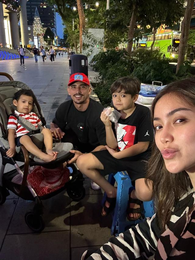 Hamil Anak Ketiga, Ini 7 Potret Jessica Iskandar Liburan Bareng Keluarga