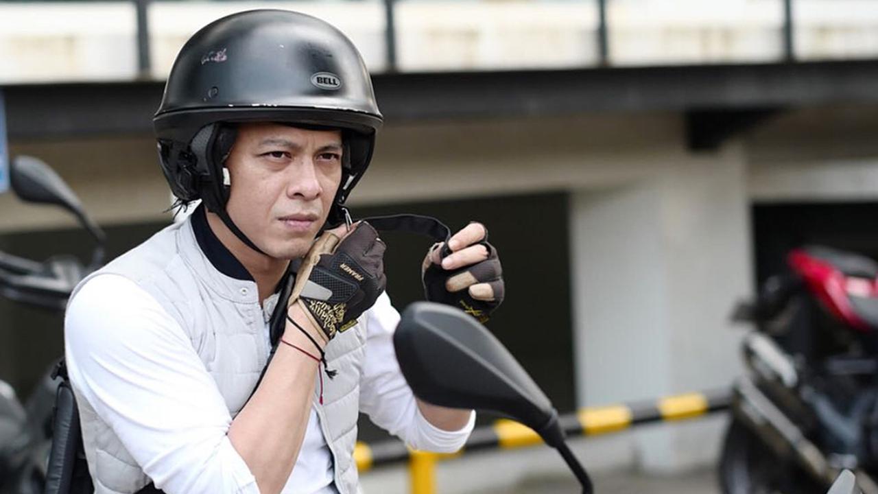 FOTO: Gantengnya Ariel Noah Saat Mengendarai Motor Gede
