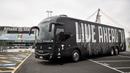 Bus Iveco milik Juventus terlihat gagah dengan warna hitam doff. (Source: juventus.com)