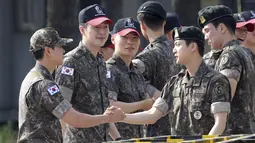 Member BTS yang paling awal masuk barak pada 13 Desember 2022 ini, akhirnya secara resmi kembali dari tugas negara pada hari ini. (Im Byung-shik/Yonhap via AP)