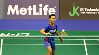 Tunggal putra Indonesia Sony Dwi Kuncoro lolos ke final Singapore Open Super Series 2016 usai mengalahkan unggulan dua asal Tiongkok, Lin Dan, Sabtu (16/4/2016). (Liputan6.com/Humas PB PBSI)