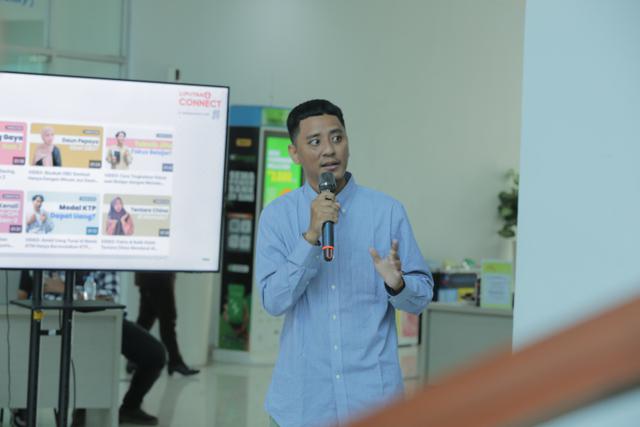 Fact-Checker Liputan6.com, Adyaksa Vidi dalam acara Liputan6 Connect yang digelar di Kampus Esa Unggul, Harapan Indah Bekasi.