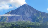 Pemandangan Gunung Karangetang. (Dok: IG @gabriellajourney&nbsp;https://www.instagram.com/p/CrpNFPCygSI/?igsh=MTlrd2dkeThlbXA5Zg%3D%3D)