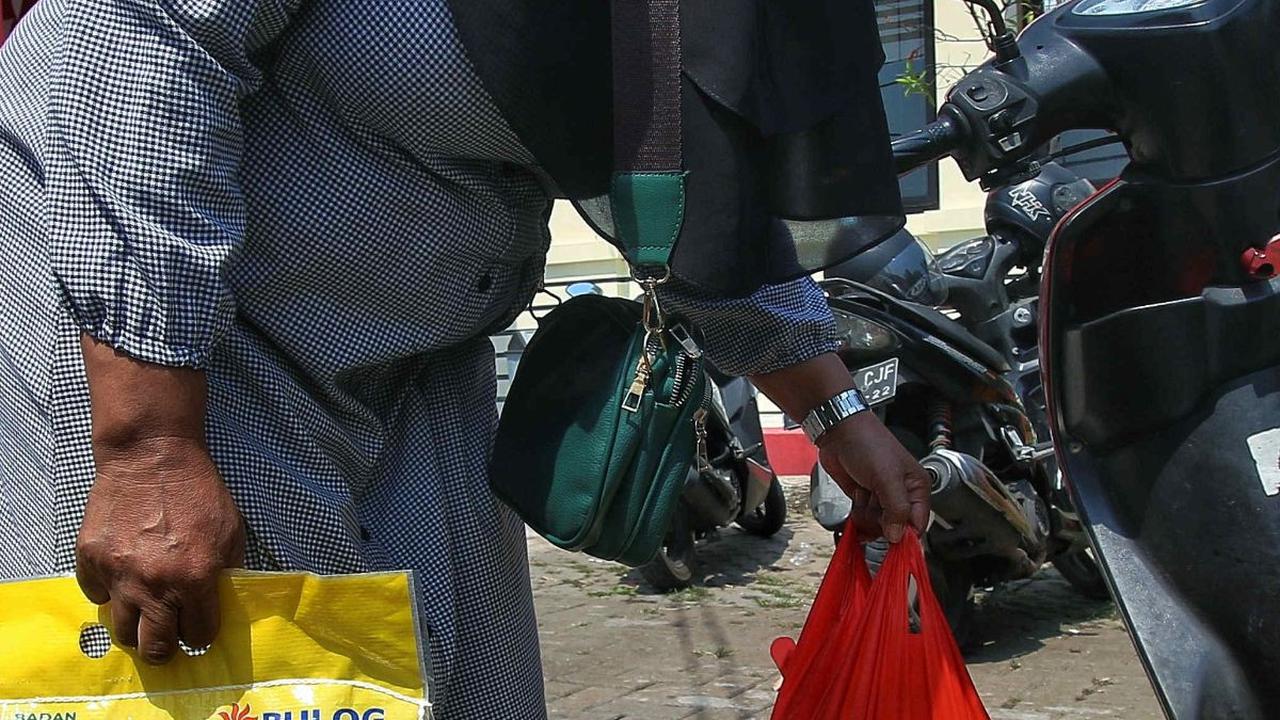 Kemudian naik di minggu kedua menjadi Rp13.708 per kg, dan di minggu ketiga tembus Rp13.916 per kg.<br>