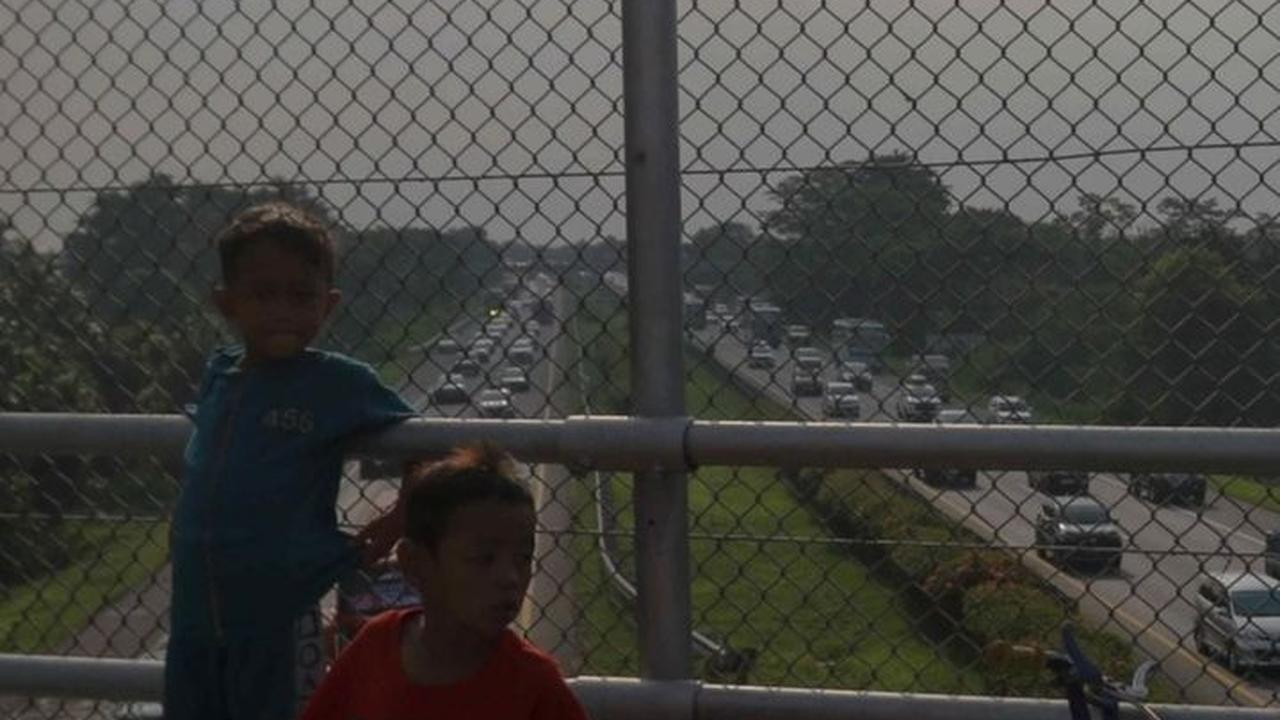 Munculnya fenomena telolet ini juga disebabkan video viral anak 5 tahun yang terlindas bus akibat berburu telolet. Foto: Liputan6.com / Herman Zakharia