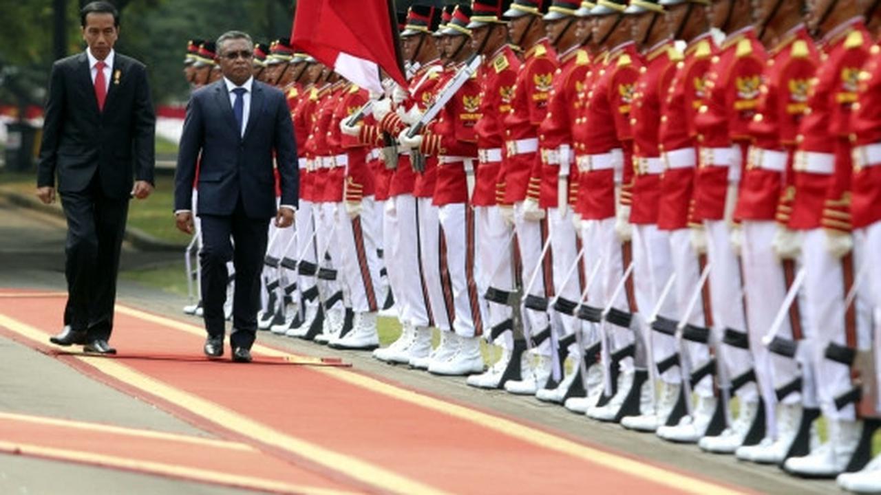 Akrabnya Jokowi dan PM Timor Leste ngobrol santai di teras Istana